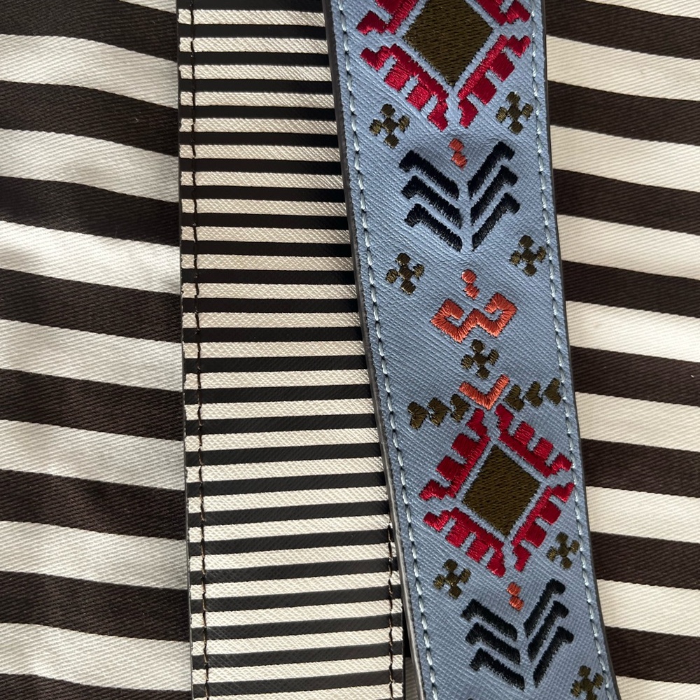 Blue and Red Patterned Tie - Picture 2 of 3